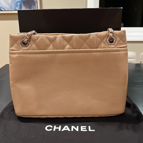 Authentic Chanel Timeless Caviar Tote - Picture 2 of 10